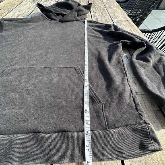 ALO Yoga Chill Vintage Wash Hoodie - Black Wash - Picture 7 of 9